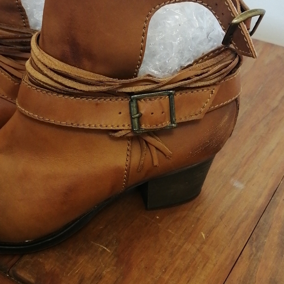 Free People shredded ankle booties, caramel, block heel - Picture 2 of 10